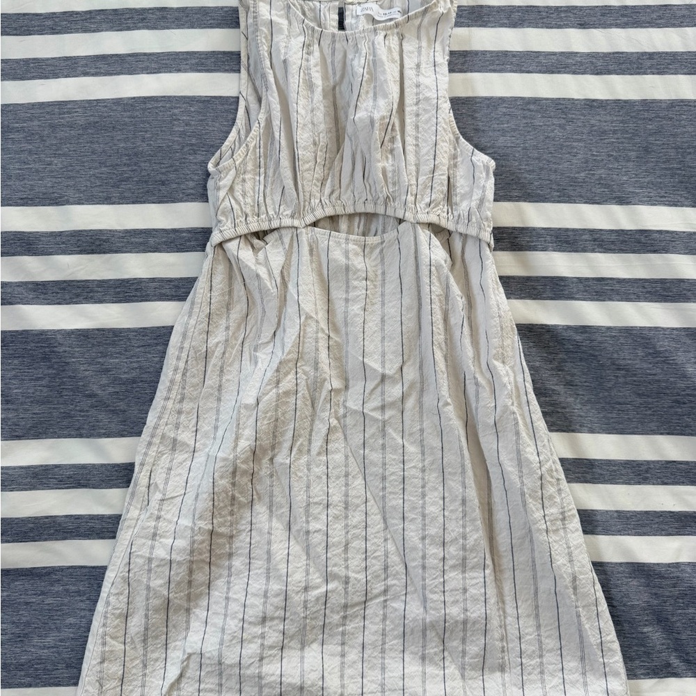 Zara Girls’ Cutout Dress in Cream with Blue Stripes